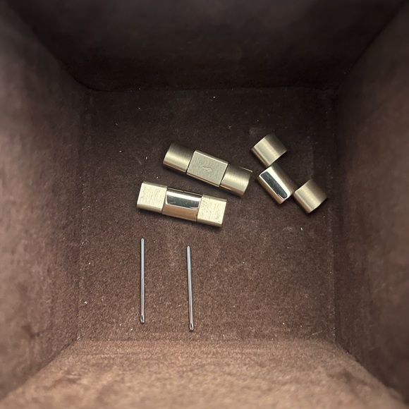 Men’s Michael Kors wrist watch, barely worn in amazing condition! - Picture 4 of 6